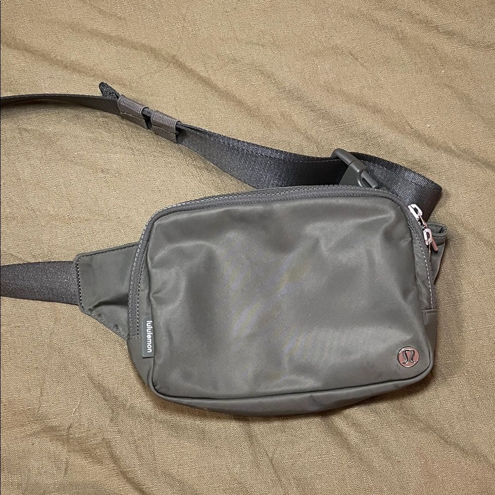 LARGE Lululemon Everywhere Bag
